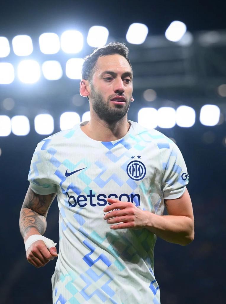 世俱杯官网-国米官方：恰尔汗奥卢左侧比目鱼肌出现肌肉劳损症状